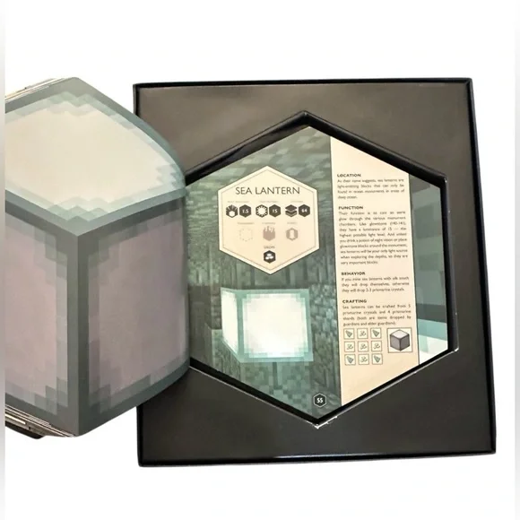 Minecraft: Blockopedia by Scholastic Editors and Alex Wiltshire (2015) - Picture 3 of 3